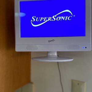 13.3 inch SuperSonic TV (kitchen size ) with Remote Control. Not Roku TV. READ